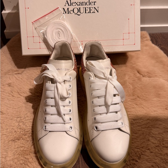 Alexander McQueen Oversized Sneaker. Size 39.5 - Picture 2 of 6